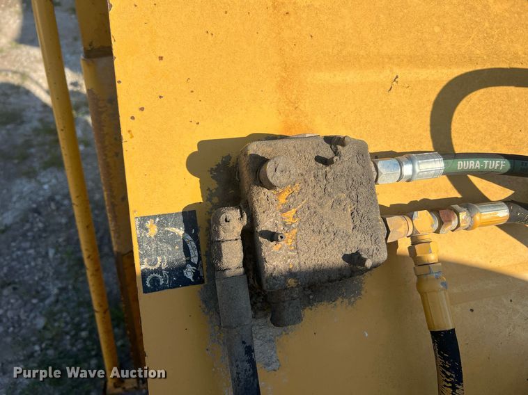 image for item NA9018 1998 Vermeer BC1230  wood chipper