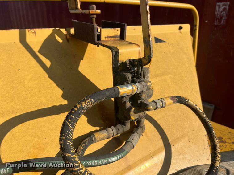 image for item NA9018 1998 Vermeer BC1230  wood chipper