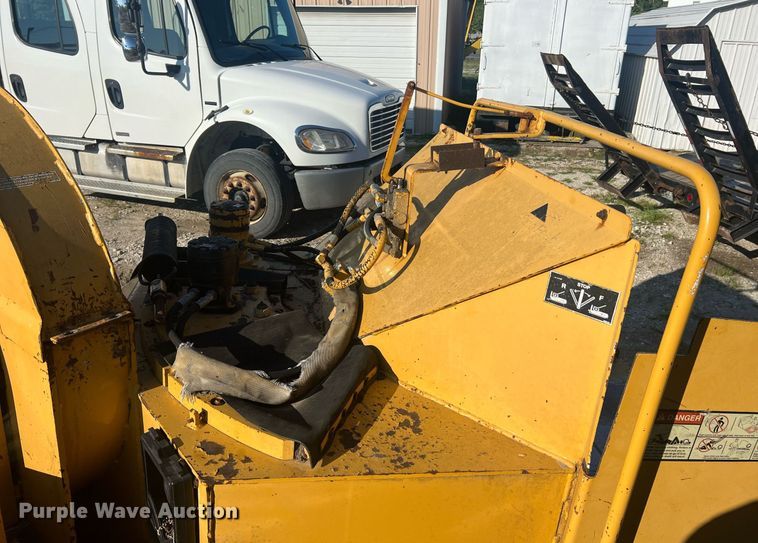 image for item NA9018 1998 Vermeer BC1230  wood chipper