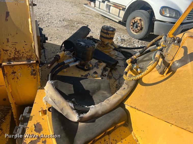 image for item NA9018 1998 Vermeer BC1230  wood chipper