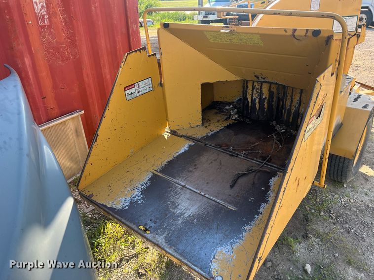 image for item NA9018 1998 Vermeer BC1230  wood chipper