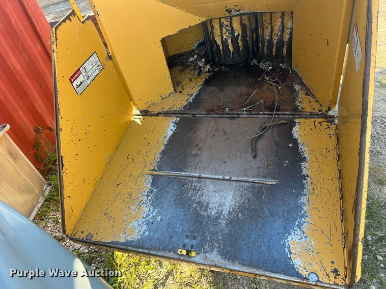 image for item NA9018 1998 Vermeer BC1230  wood chipper