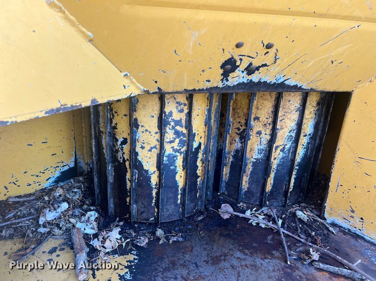 image for item NA9018 1998 Vermeer BC1230  wood chipper