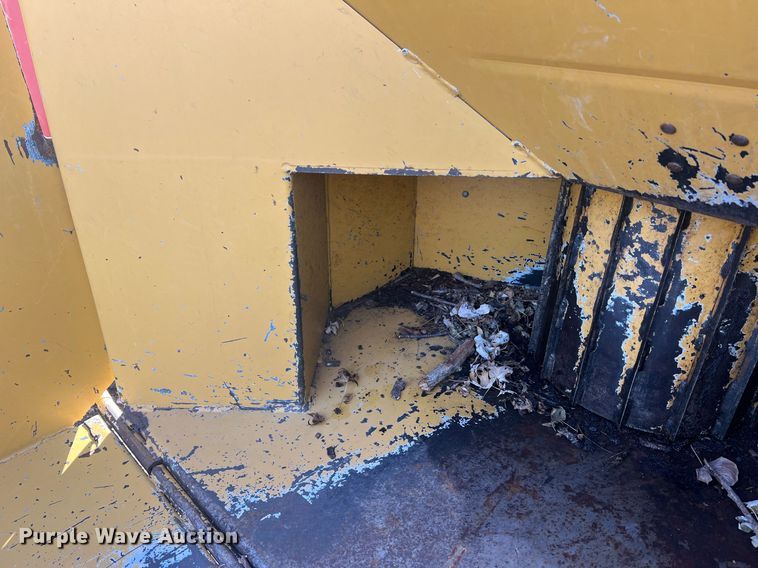 image for item NA9018 1998 Vermeer BC1230  wood chipper