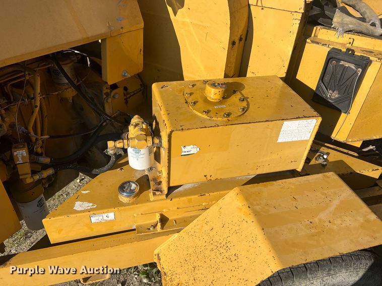 image for item NA9018 1998 Vermeer BC1230  wood chipper