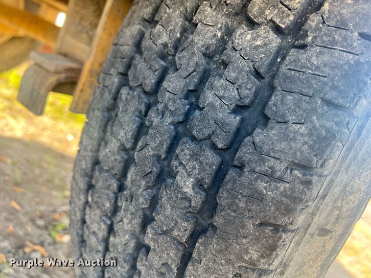 image for item NA9018 1998 Vermeer BC1230  wood chipper