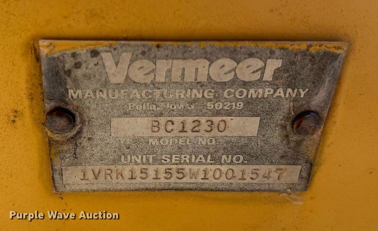 image for item NA9018 1998 Vermeer BC1230  wood chipper