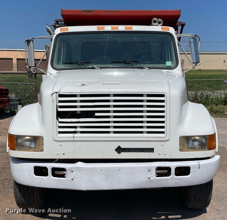 image for item NB9106 2000 International 4900  dump truck