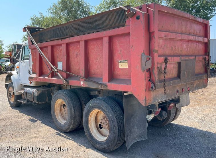 image for item NB9106 2000 International 4900  dump truck