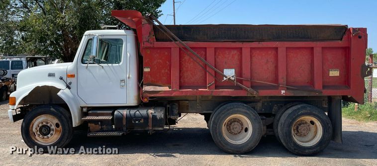 image for item NB9106 2000 International 4900  dump truck