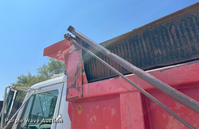 image for item NB9106 2000 International 4900  dump truck