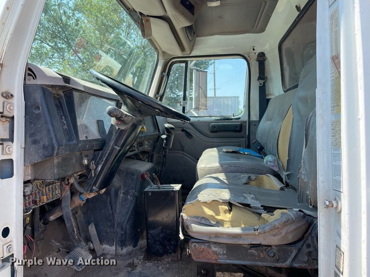 image for item NB9106 2000 International 4900  dump truck