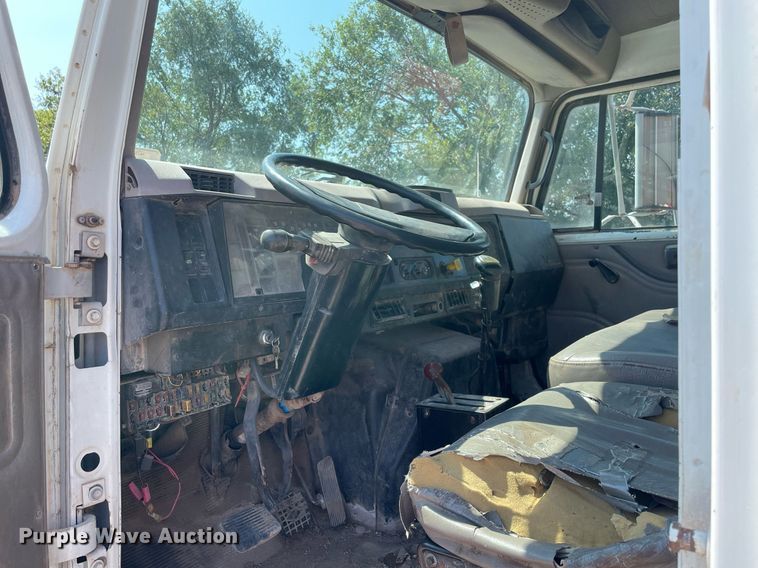 image for item NB9106 2000 International 4900  dump truck