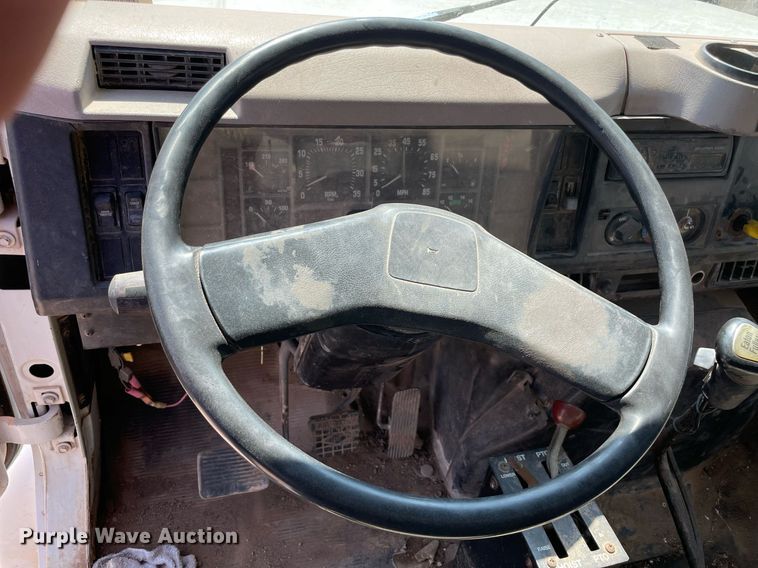 image for item NB9106 2000 International 4900  dump truck