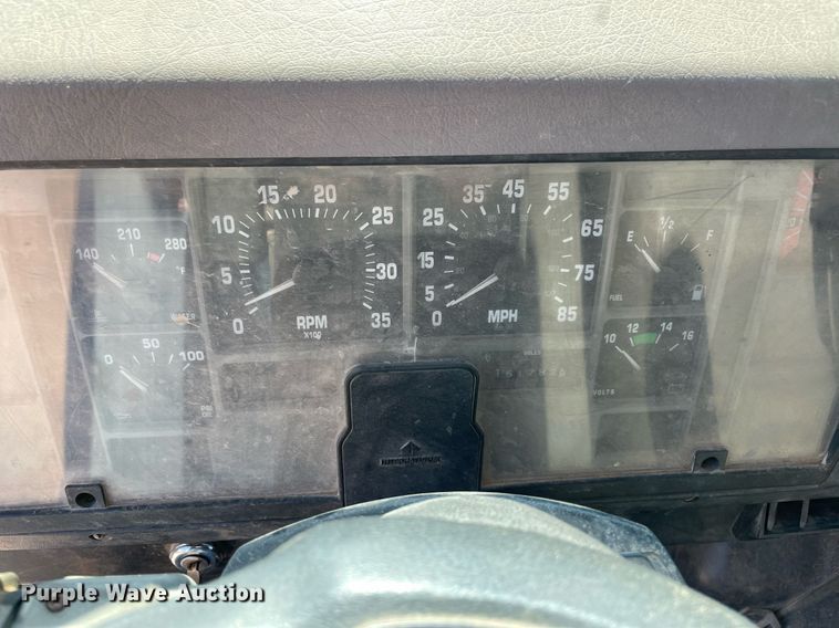 image for item NB9106 2000 International 4900  dump truck