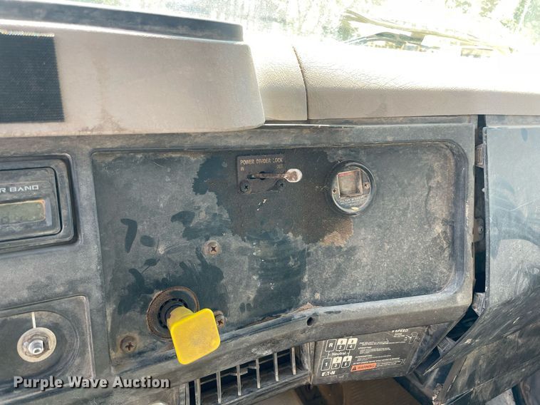 image for item NB9106 2000 International 4900  dump truck