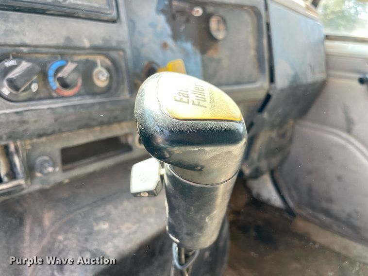 image for item NB9106 2000 International 4900  dump truck