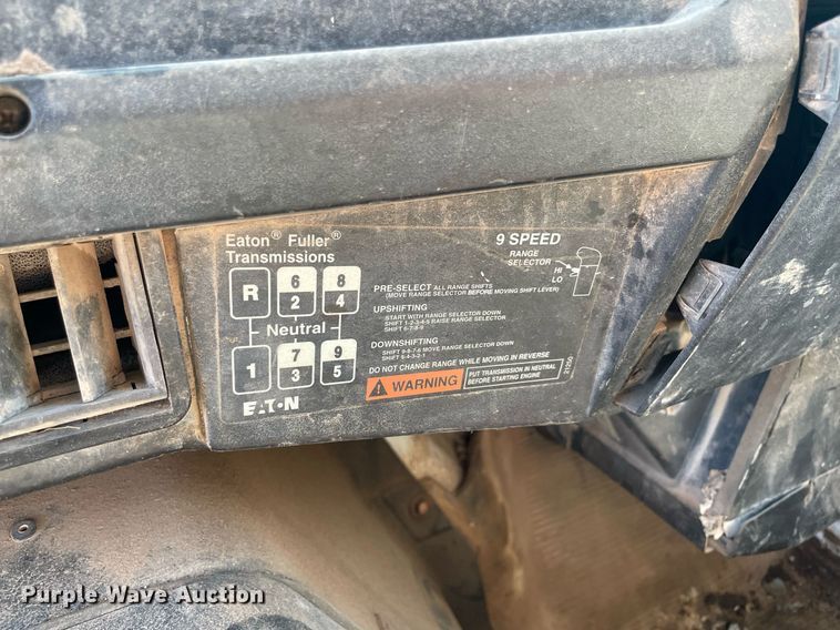 image for item NB9106 2000 International 4900  dump truck