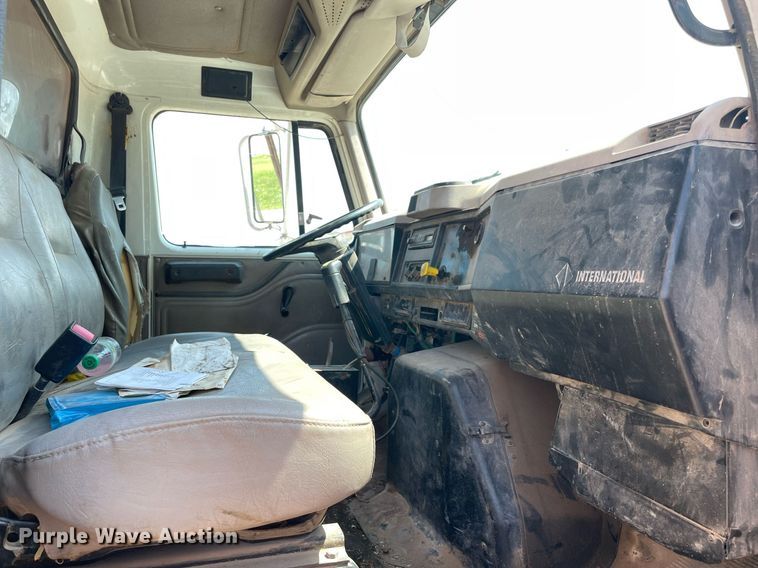 image for item NB9106 2000 International 4900  dump truck