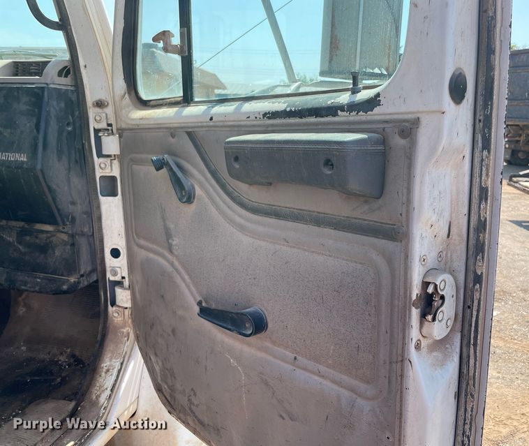 image for item NB9106 2000 International 4900  dump truck