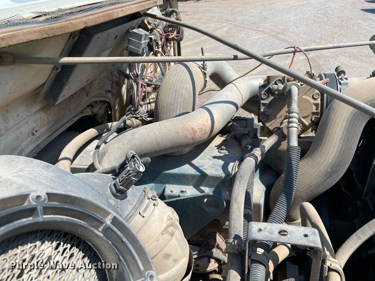 image for item NB9106 2000 International 4900  dump truck