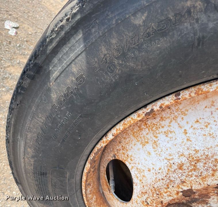 image for item NB9106 2000 International 4900  dump truck