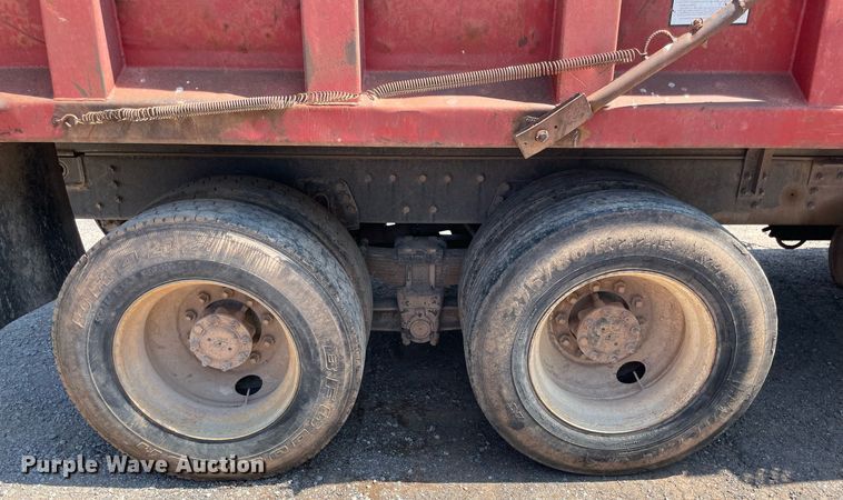 image for item NB9106 2000 International 4900  dump truck
