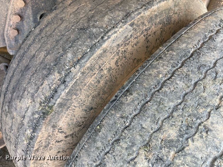 image for item NB9106 2000 International 4900  dump truck