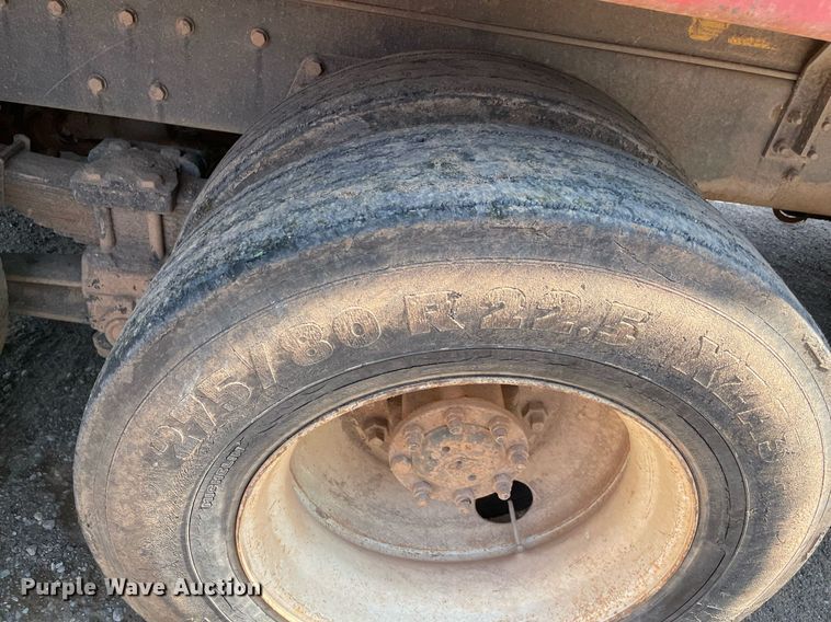 image for item NB9106 2000 International 4900  dump truck