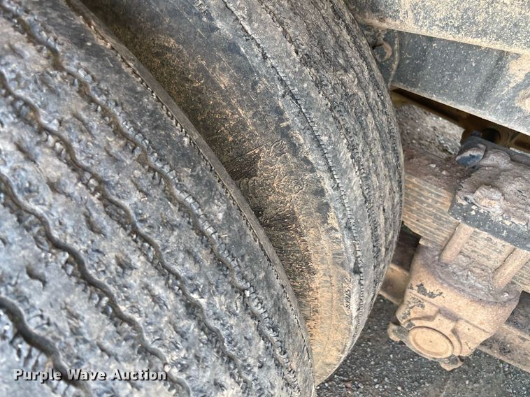 image for item NB9106 2000 International 4900  dump truck