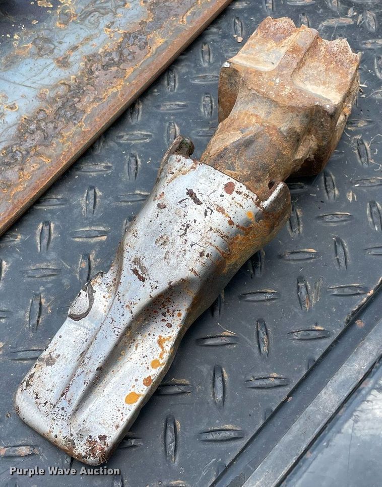 image for item NB9116 2003 Case CX130  excavator