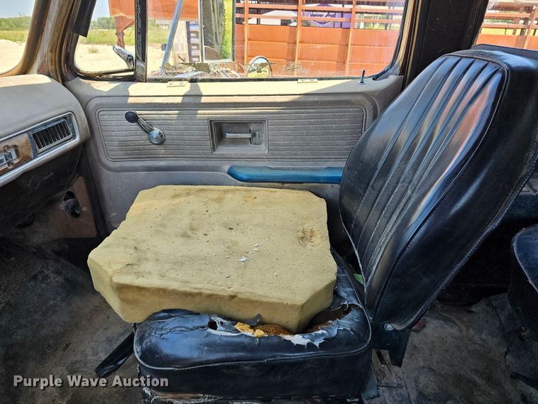 image for item NX9632 1974 GMC 6500  Crew Cab dump truck