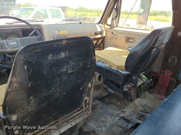 image for item NX9632 1974 GMC 6500  Crew Cab dump truck