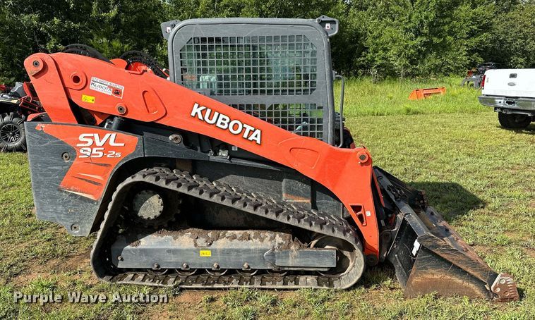 image for item OC9096 2018 Kubota SVL95-2S  tracked skid steer loader