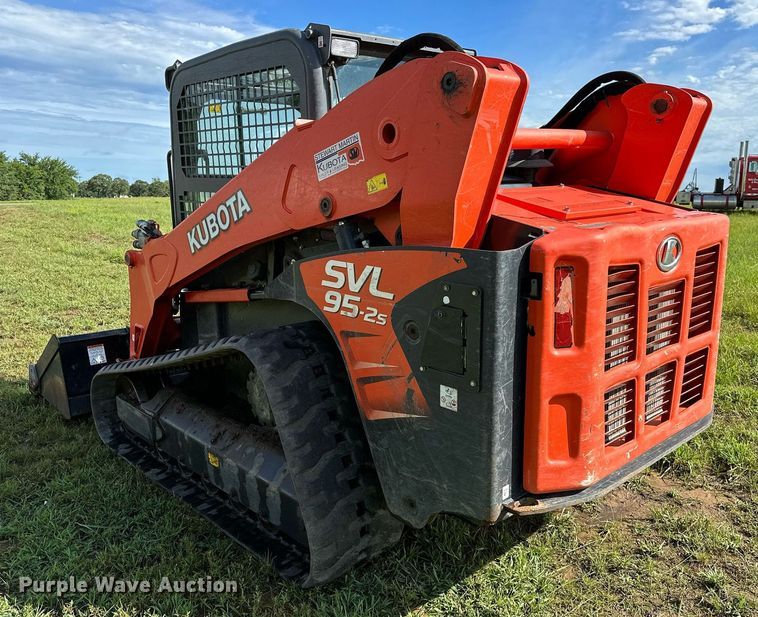 image for item OC9096 2018 Kubota SVL95-2S  tracked skid steer loader