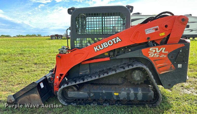 image for item OC9096 2018 Kubota SVL95-2S  tracked skid steer loader