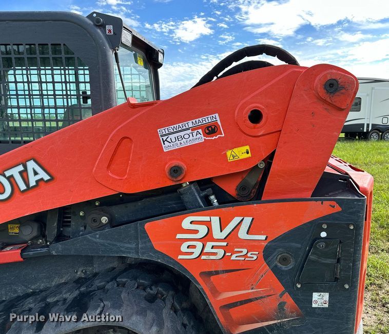 image for item OC9096 2018 Kubota SVL95-2S  tracked skid steer loader