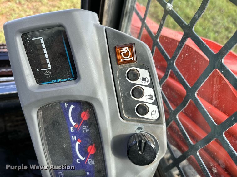 image for item OC9096 2018 Kubota SVL95-2S  tracked skid steer loader