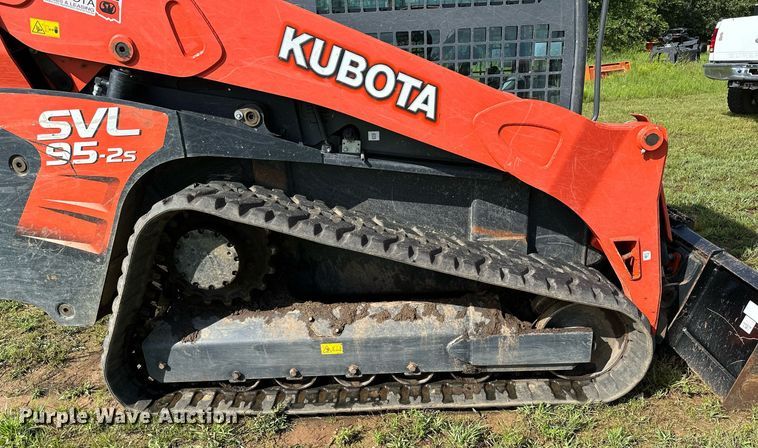 image for item OC9096 2018 Kubota SVL95-2S  tracked skid steer loader