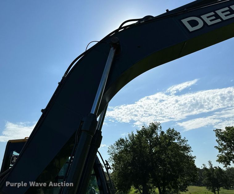 image for item OC9115 2014 John Deere 250G LC  excavator