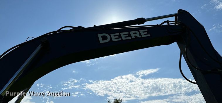 image for item OC9115 2014 John Deere 250G LC  excavator