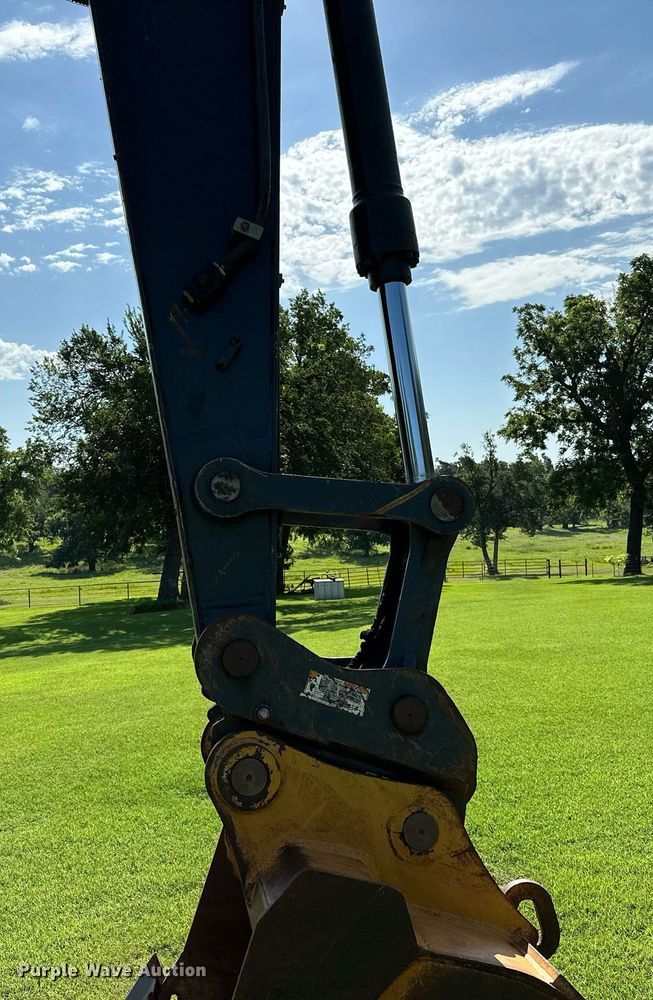 image for item OC9115 2014 John Deere 250G LC  excavator