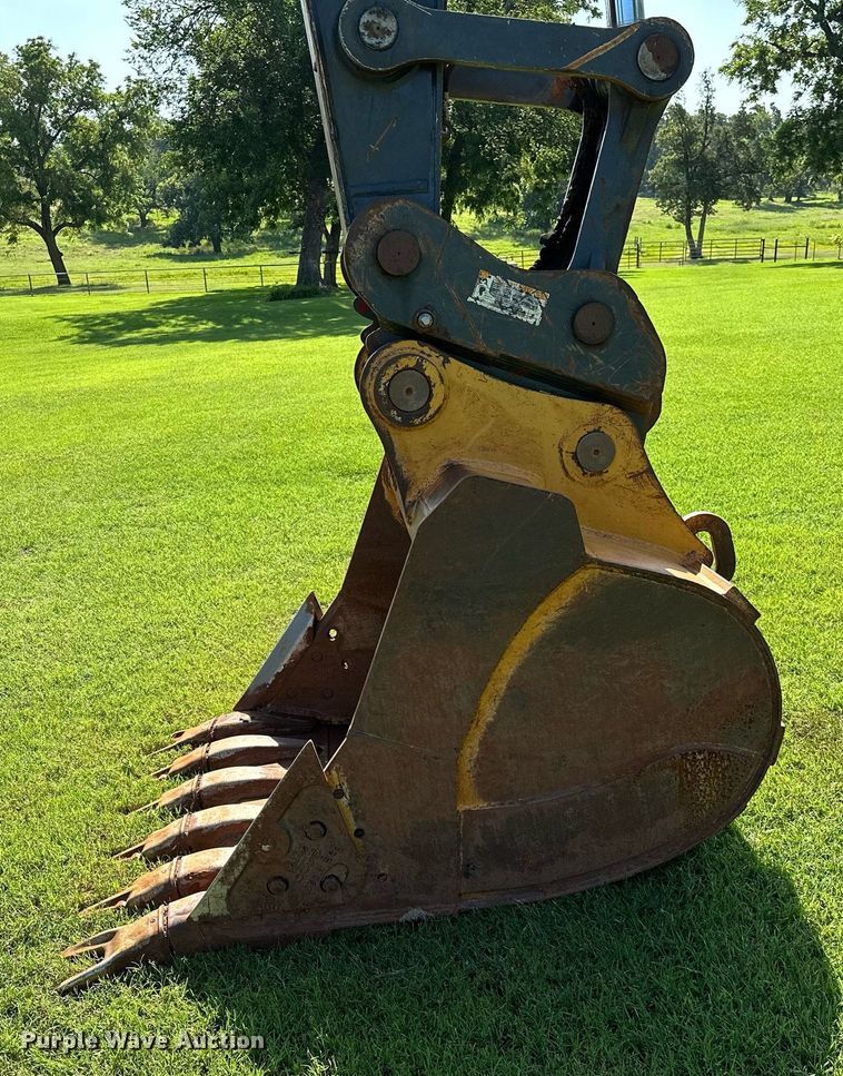 image for item OC9115 2014 John Deere 250G LC  excavator