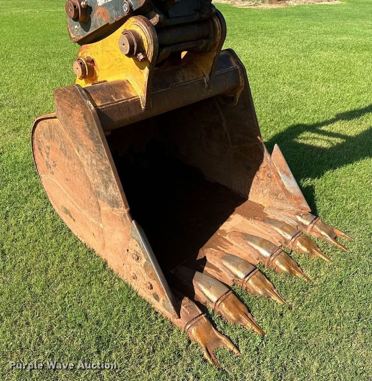 image for item OC9115 2014 John Deere 250G LC  excavator