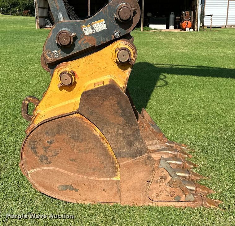 image for item OC9115 2014 John Deere 250G LC  excavator