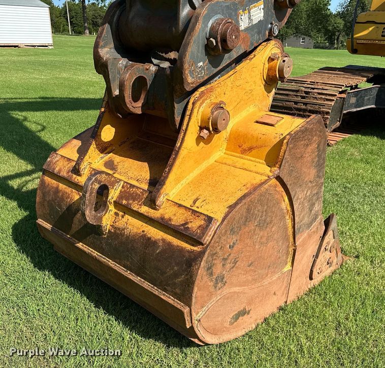 image for item OC9115 2014 John Deere 250G LC  excavator