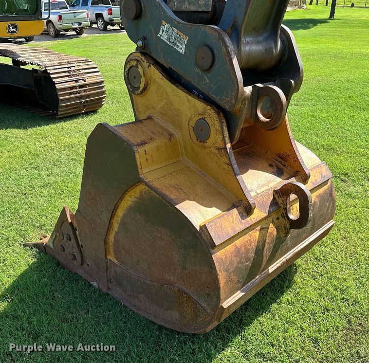 image for item OC9115 2014 John Deere 250G LC  excavator