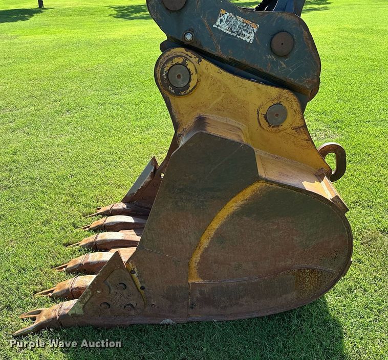 image for item OC9115 2014 John Deere 250G LC  excavator