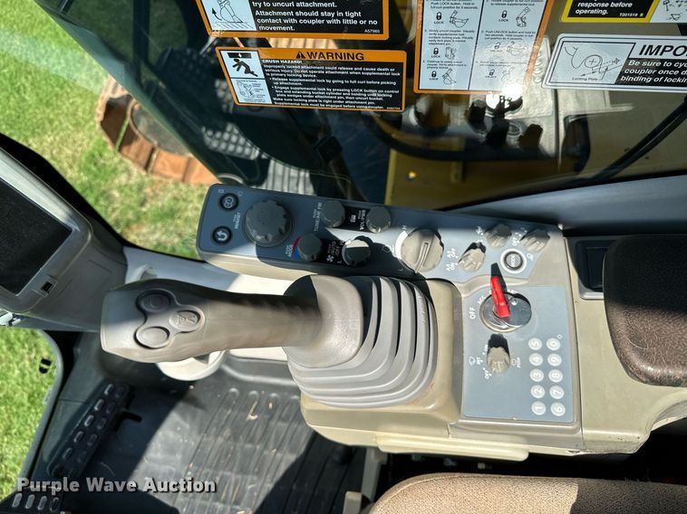 image for item OC9115 2014 John Deere 250G LC  excavator