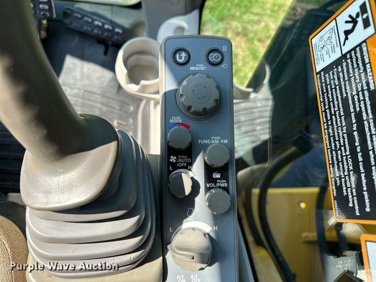 image for item OC9115 2014 John Deere 250G LC  excavator